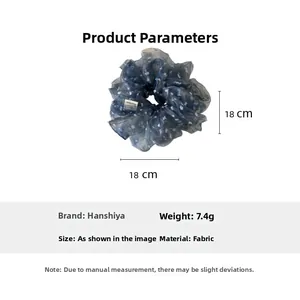 Vue détaillée du chouchou bleu étoilé à pois avec mesure de diamètre de 18 cm