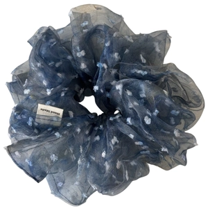 Chouchou géant bleu étoilé romantique avec pois blancs et étiquette fait main