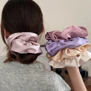 Ensemble de chouchous géants en satin élégant, couleurs rose, lilas, doré et blanc