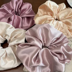 Chouchous élégants en satin surdimensionnés aux couleurs pastel pour coiffure chic