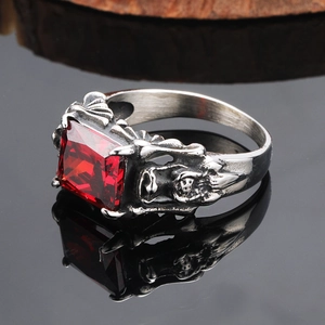 Anillo gótico vintage de acero de titanio con diseño de dragón y gema roja cuadrada