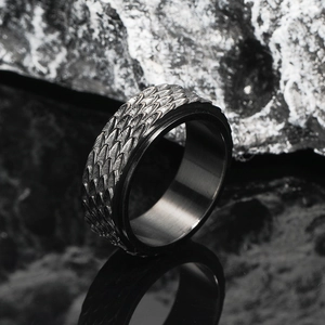 Retro titanium steel dragon scale ring for men with rotating textured pattern