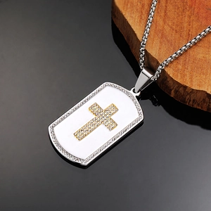 Collana con ciondolo a piastrina stile hip hop in acciaio con croce di cristalli