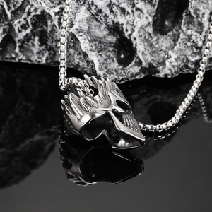 Vintage Gothic Totenkopf-Halskette aus silbernem Edelstahl mit Boxkette für Herren