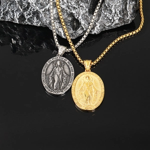 Collier Pendentif Vierge Marie en Acier Titane Vintage Relief Croix Religieuse Chaîne Boîte Ovale pour Hommes Bijoux