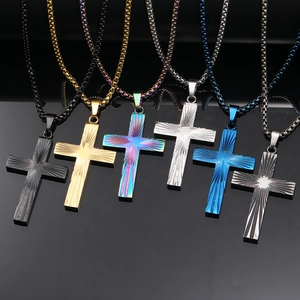 Collier Pendentif Croix en Acier au Titane Hip Hop pour Hommes Avec Texture Rayon de Soleil Bijoux Religieux Gravés en Acier