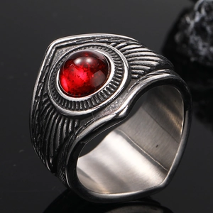 Bague rétro en acier inoxydable pour hommes avec un grand rubis rouge et plumes