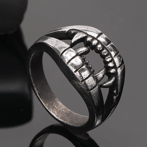 Bague dents de vampire en acier inoxydable vintage avec un style punk gothique