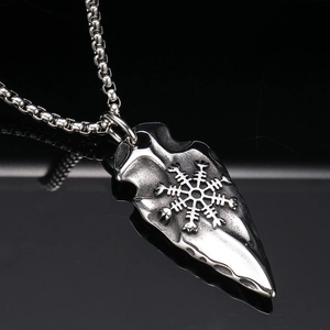 Viking schild Aegishjalmur hanger met gegraveerd kompas aan een stevige boxketting