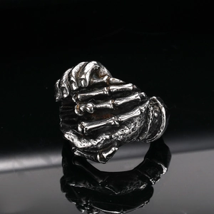 Anello a Mano di Scheletro Vintage Punk Gothic per Uomo in Acciaio al Titanio Antico Artiglio di Fantasma Anello Biker Hip Hop