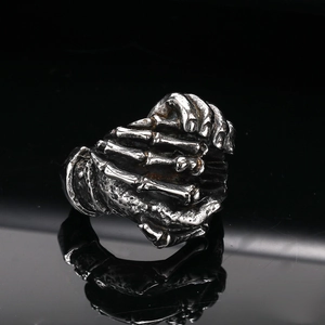 Anello punk gotico con artiglio fantasma da uomo in argento vintage con dettagli ossei
