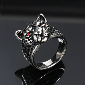 Vintage hip hop leopard ring in silver stainless steel with red zircon eyes