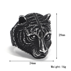 Detailansicht eines Vintage Tigerkopf-Rings aus Edelstahl mit Größenangaben und 16g Gewicht