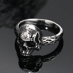 Vintage punk skull ring in silver stainless steel with textured lava band detail