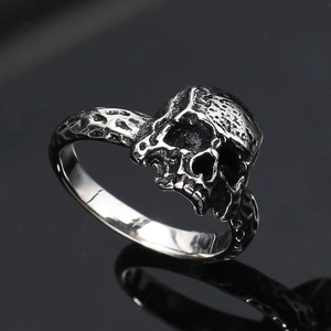 Retro punk skull ring in silver stainless steel with hammered texture on black background