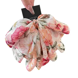 Barrette à cheveux avec nœud en mousseline florale, fleurs roses et perles élégantes