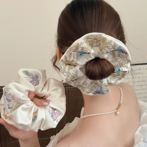 Chouchou Brodé de Style Néo Chinois Élégante Texture Satinée Attache Cheveux Motif Papillon Poisson Rouge Accessoires Cheveux