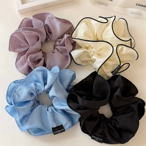 Set di elastici per capelli eleganti in tessuto setoso con bordi a fiore in 4 colori