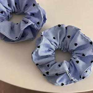 Chouchous Rayés Bleu Et Blanc Style Coréen Avec Motif Cœur Noir Élastiques Cheveux En Tissu Pour Femmes Accessoires De Mode