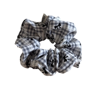 Chouchou à carreaux bleus avec nœud élégant pour queue de cheval et accessoires de cheveux