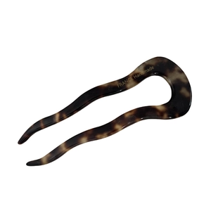 Forcina per capelli a U in acetato tartarugato con design ondulato e scritta dorata