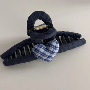 Detail of navy blue plaid heart hair claw clip with vintage fabric wrapped finish