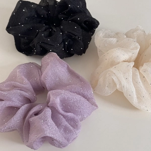 Lot de chouchous en tulle brillant noir, lavande et crème avec détails scintillants