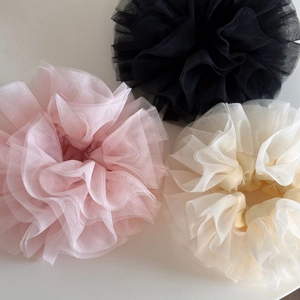 3er-Pack flauschige Tüll-Haargummis in Rosa, Schwarz und Creme für elegantes Styling