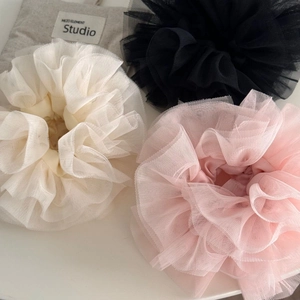 Rosa und weißes Spitzen-Haargummi-Set mit plissierten Mesh-Texturen im Ballett-Stil