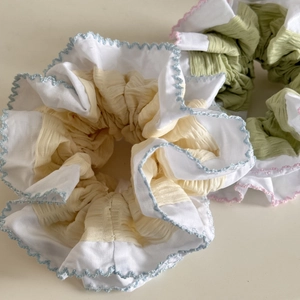 Lot de chouchous à bords ondulés avec patchwork multicolore et texture plissée pour queue