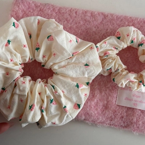 Sweet strawberry print scrunchie set in cream fabric with pink patterns for girls