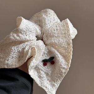 Lace-Haargummi mit Kirschstickerei, hohlgeblümtes Design für süße Pferdeschwanz-Frisuren