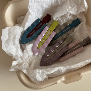 Lot de barrettes à cheveux ondulées aux tons Morandi dans un emballage élégant
