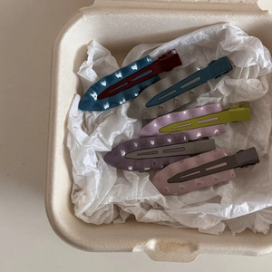 Lot de cinq pinces à cheveux ondulées aux couleurs contrastées avec design bec de canard