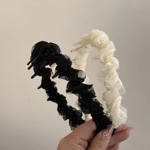 Détails de serre-têtes en tulle plissé avec perles et clips antidérapants en noir et beige clair