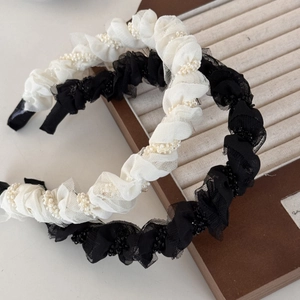 Serre-têtes en maille plissée noire et blanche avec perles et dents antidérapantes