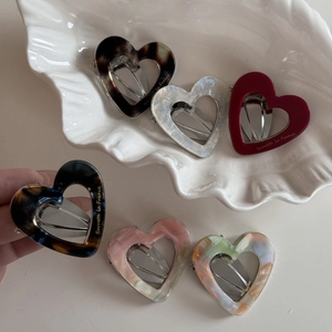Barrettes à cheveux en forme de cœur évidé en acétate avec pinces à bec de canard douces