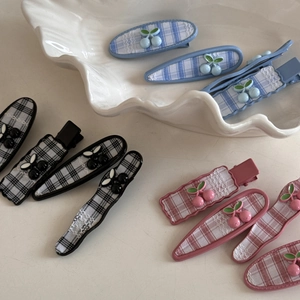 Süße Karo Haarklammern Set mit Spitze und Kirsch Dekor in Blau Schwarz und Rosa