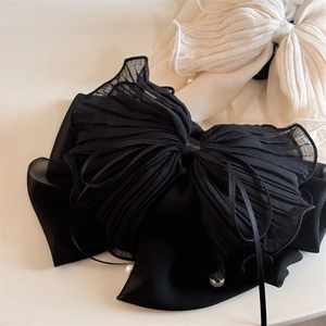 Détails de pinces à cheveux noeud en mousseline avec tissu plissé et perles