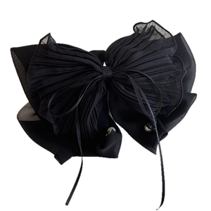 Grande pince à cheveux élégante à nœud en mousseline noire avec plis et rubans de soie