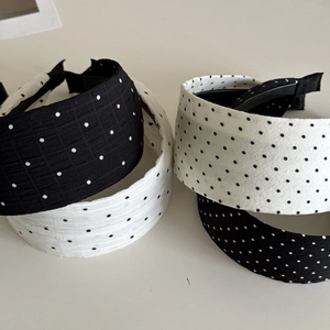 Detail view of retro polka dot wide headband with premium fabric texture and non-slip edge