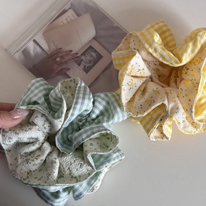 Elastico per capelli oversize con motivi floreali e a quadretti stile patchwork