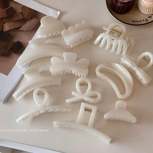 Korean Style Creamy White Jelly Acrylic Hair Claw Minimalist Resin Hair Clip For Women Elegant Shark Clip Hair Accessories