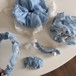 Ensemble d'accessoires cheveux bleus avec chouchou en dentelle, barrette nœud et serre-tête