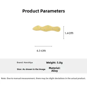 Détail de la pince à cheveux ondulée jaune à pois bleus avec dimensions 6,3 cm x 1,4 cm