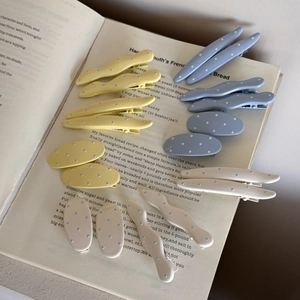 Barrettes à cheveux mates à pois de formes ondulées et ovales pour un style élégant