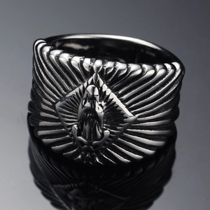 Bague religieuse vintage en acier inoxydable avec un relief de portrait détaillé