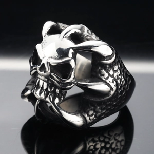 Anello gotico con artiglio e teschio da uomo in acciaio inossidabile stile punk