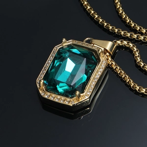 Pendente hip hop con smeraldo quadrato verde e catena d'oro con zirconi