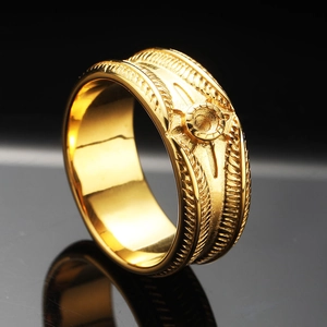 Anello vintage da uomo in oro e acciaio con piuma e incisione di un totem solare